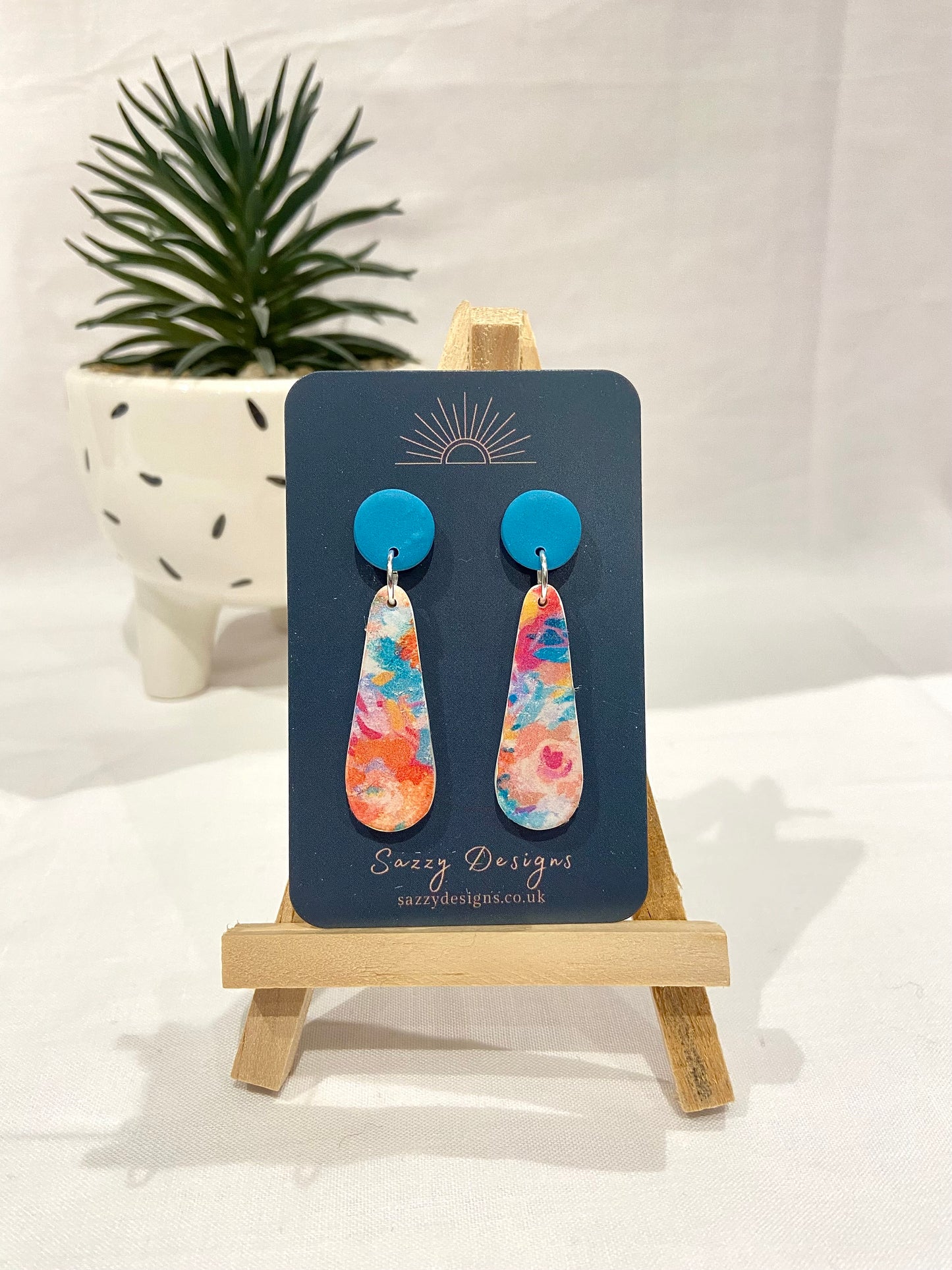 Flower pattern dangle earrings