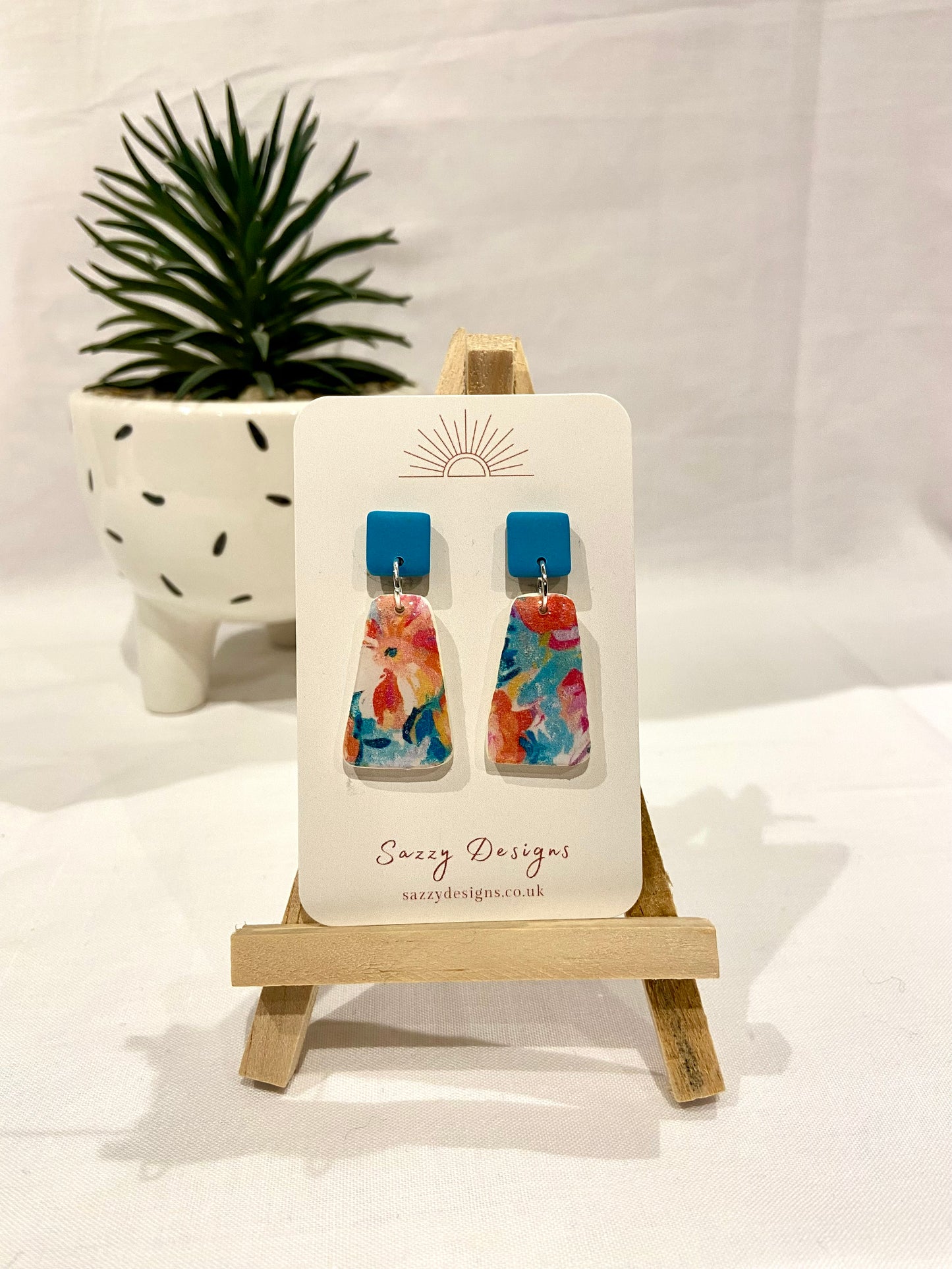 Flower pattern dangle earrings